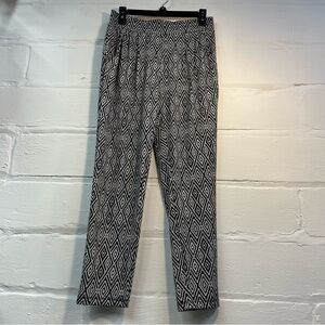 AGB Black and White geometric women’s casual pants, side pockets, S